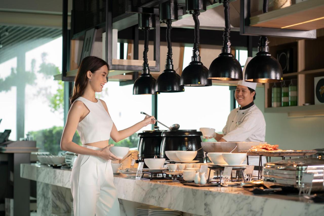 Holiday Inn&Suites Siracha Laemchabang, an IHG Hotel Si Racha Bagian luar foto