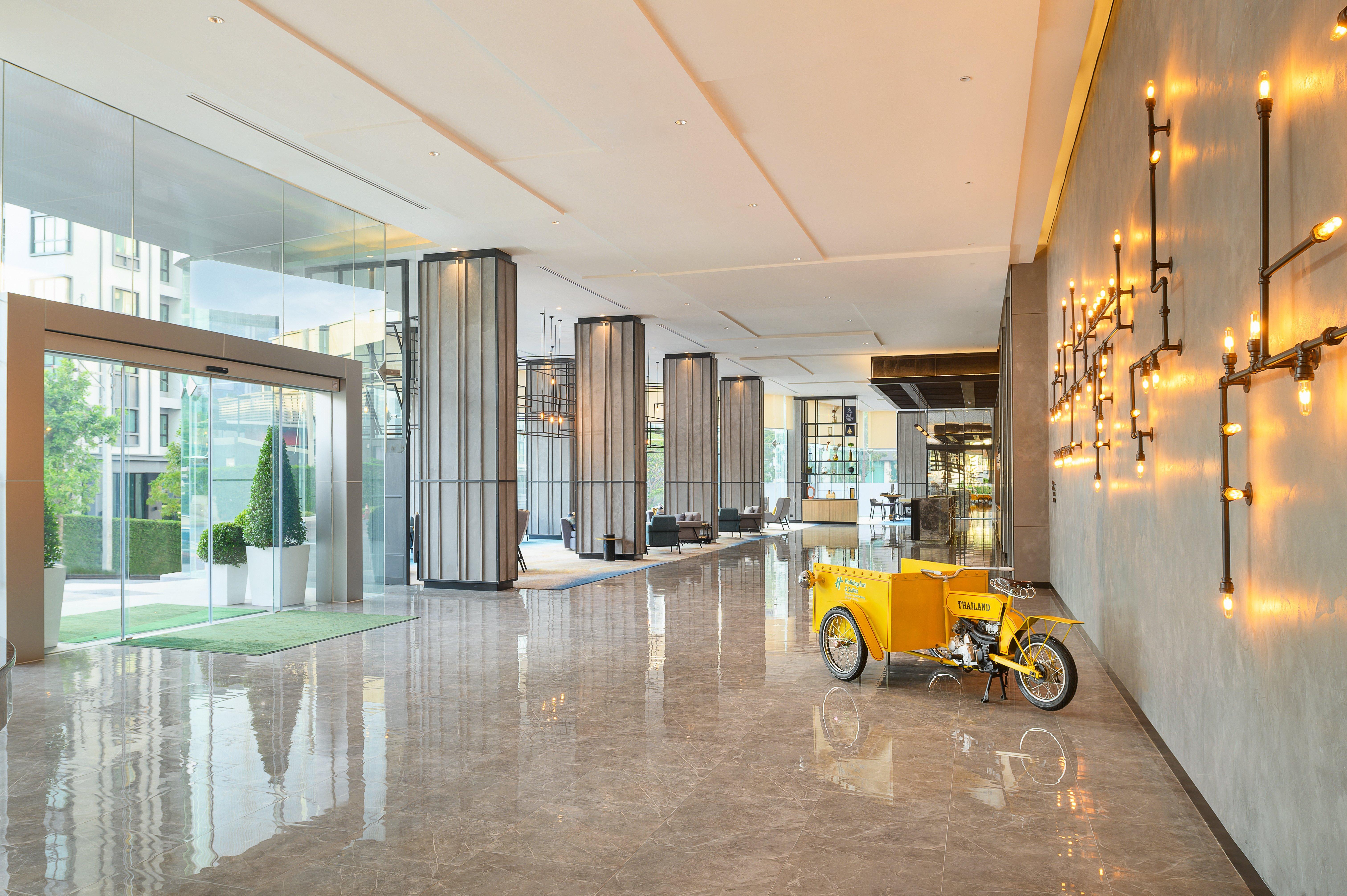 Holiday Inn&Suites Siracha Laemchabang, an IHG Hotel Si Racha Bagian luar foto