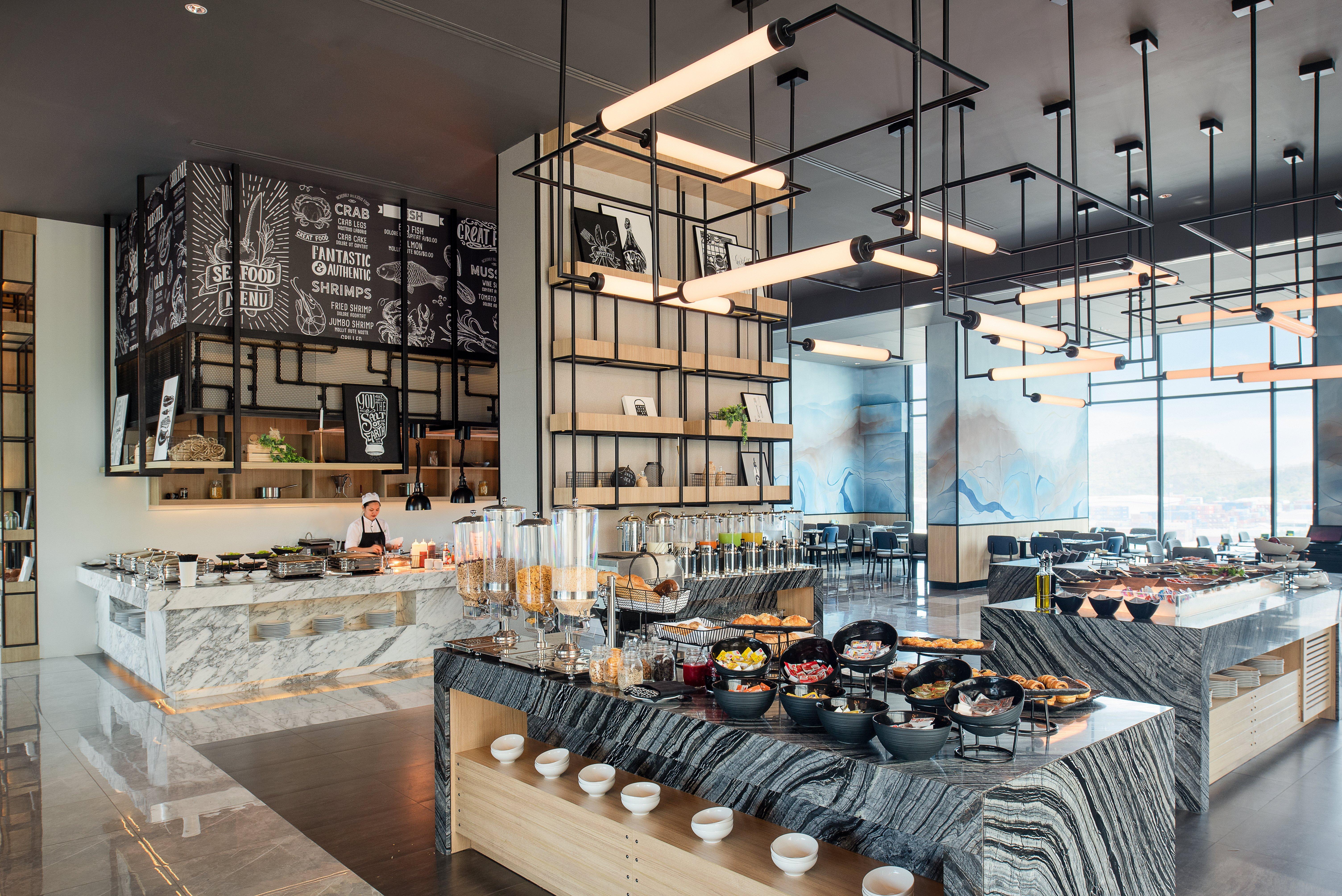 Holiday Inn&Suites Siracha Laemchabang, an IHG Hotel Si Racha Bagian luar foto