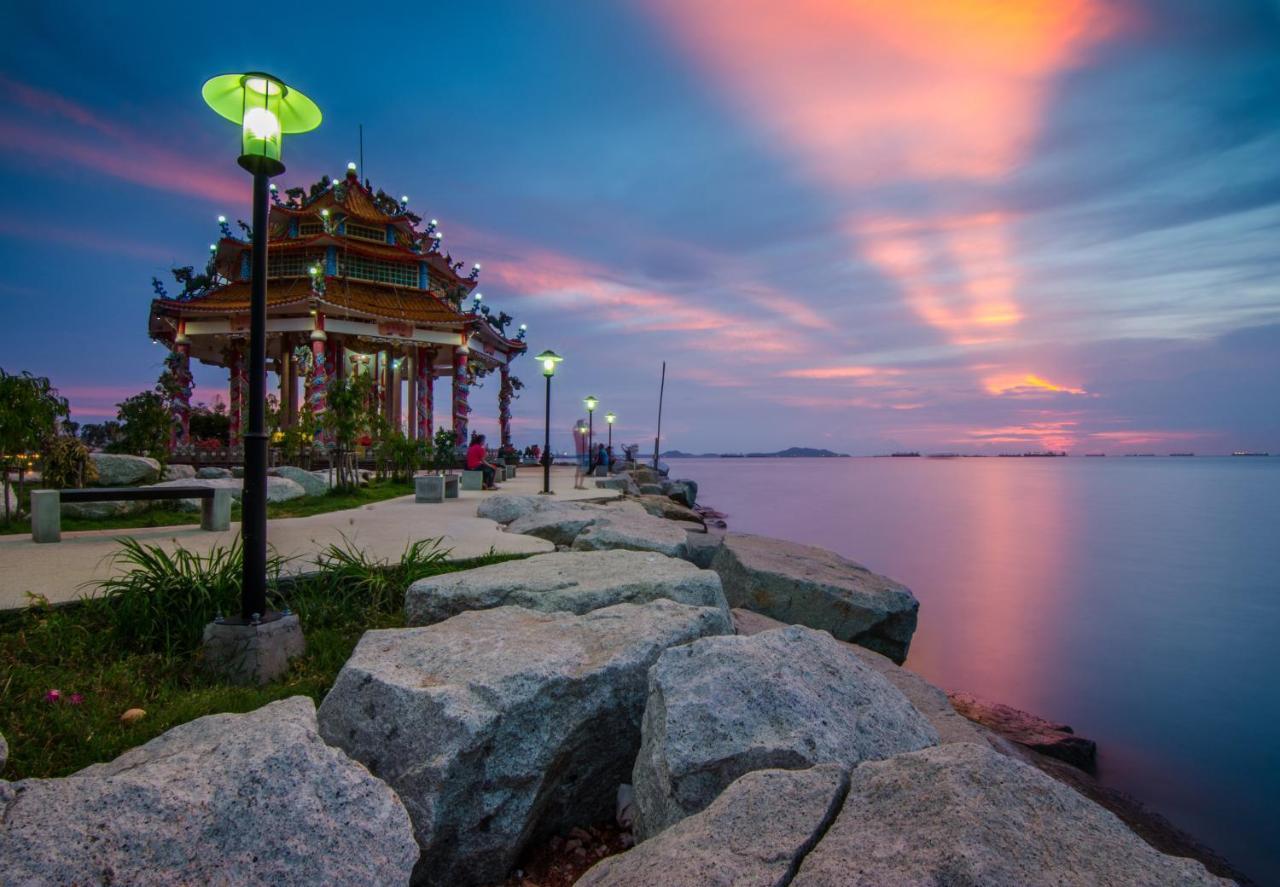 Holiday Inn&Suites Siracha Laemchabang, an IHG Hotel Si Racha Bagian luar foto