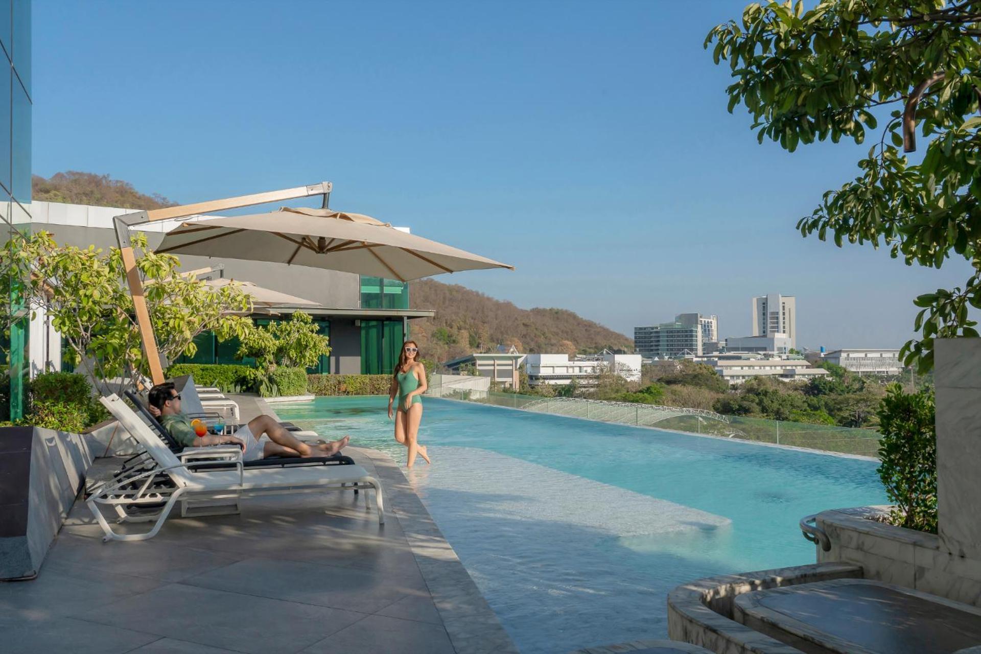 Holiday Inn&Suites Siracha Laemchabang, an IHG Hotel Si Racha Bagian luar foto